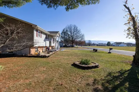 808 11th Street Grottoes VA 24441