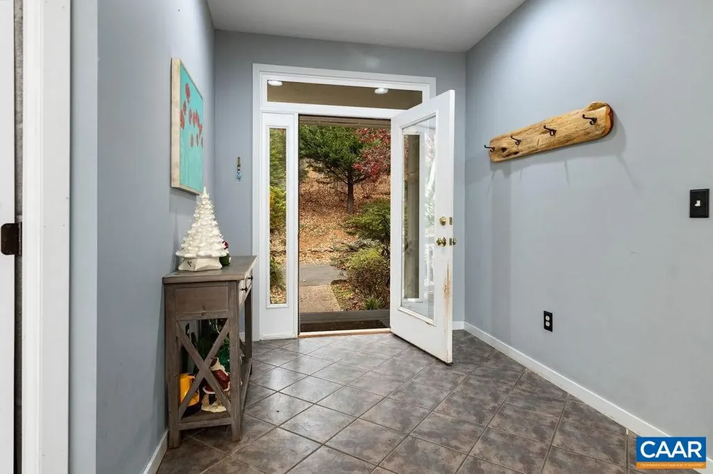 423 Foothills Drive Nellysford VA 22958