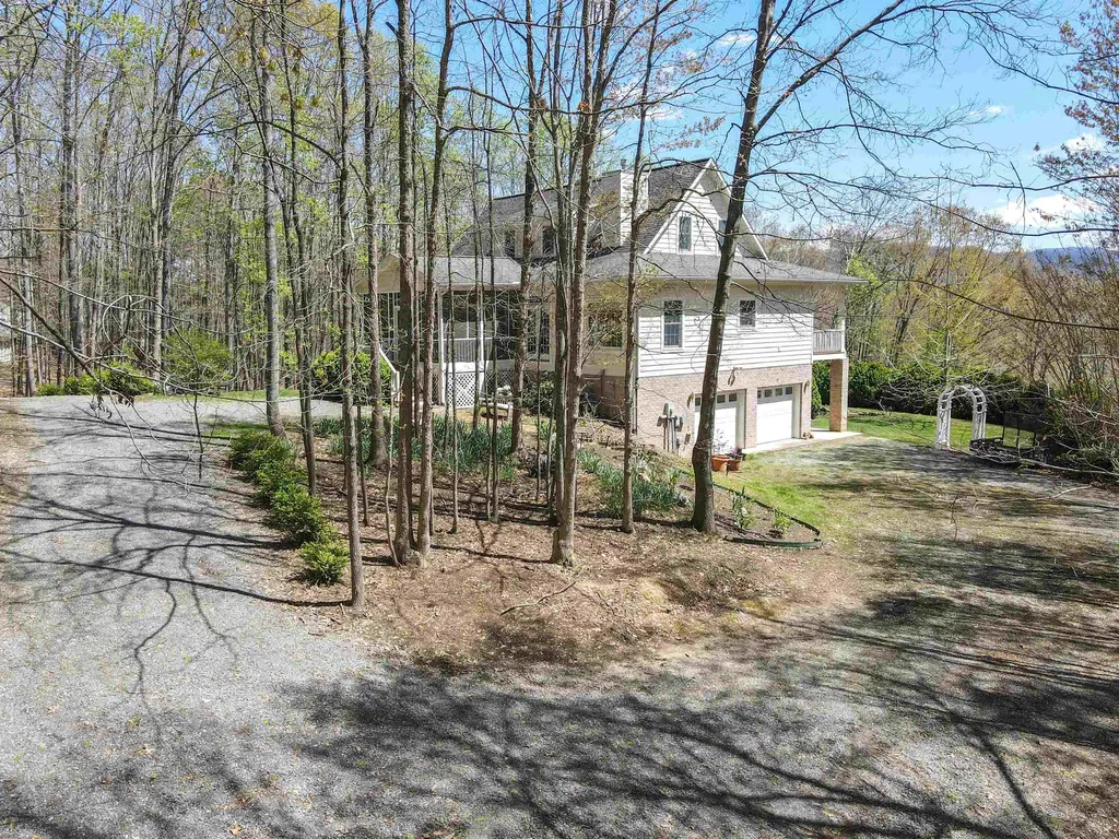 190 Henry Hill Drive Fairfield VA 24435