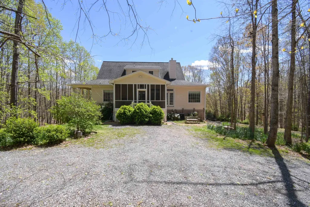 190 Henry Hill Drive Fairfield VA 24435