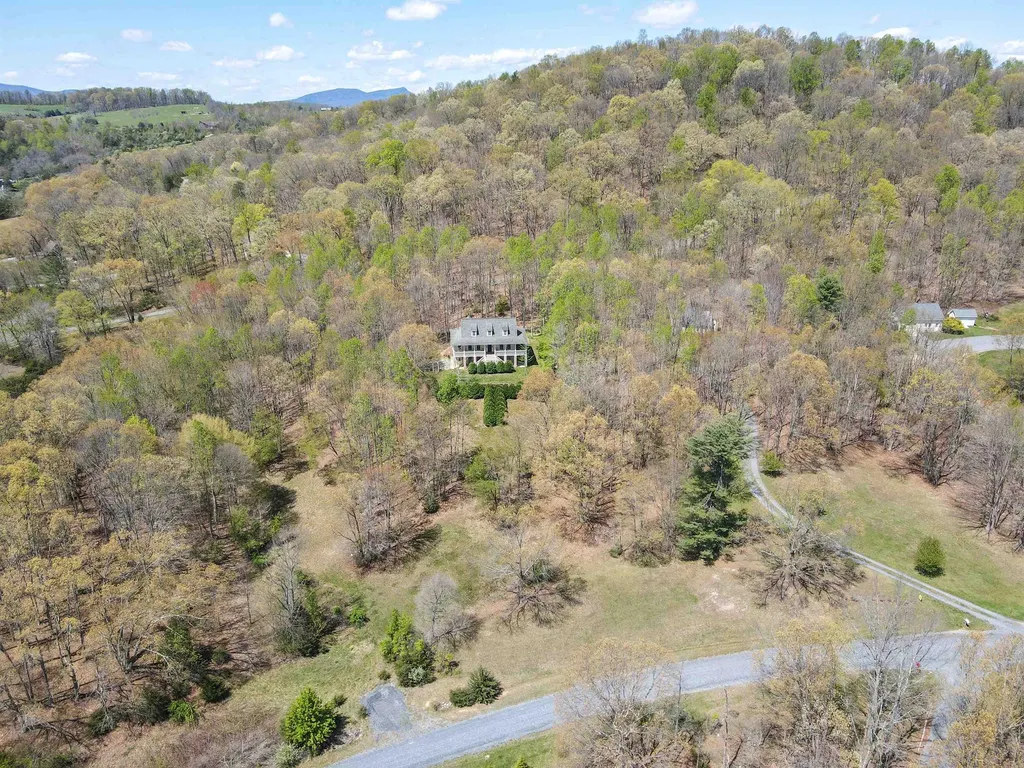 190 Henry Hill Drive Fairfield VA 24435