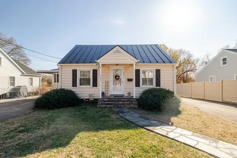 410 Rockingham Street E Elkton VA 22827