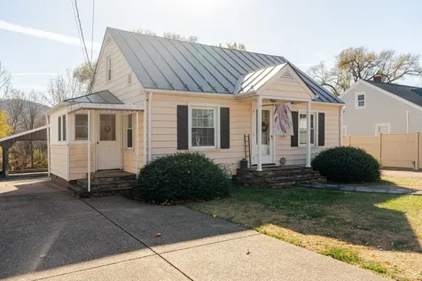 410 Rockingham Street E Elkton VA 22827