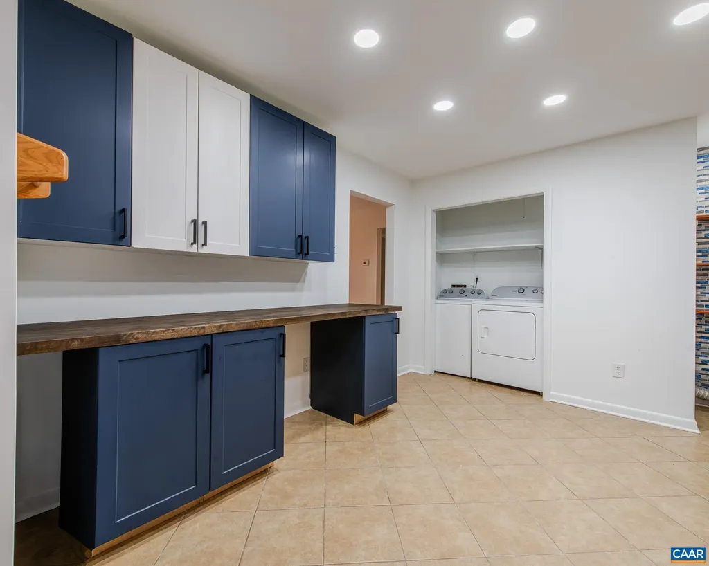 3189 James River Road Howardsville VA 24562