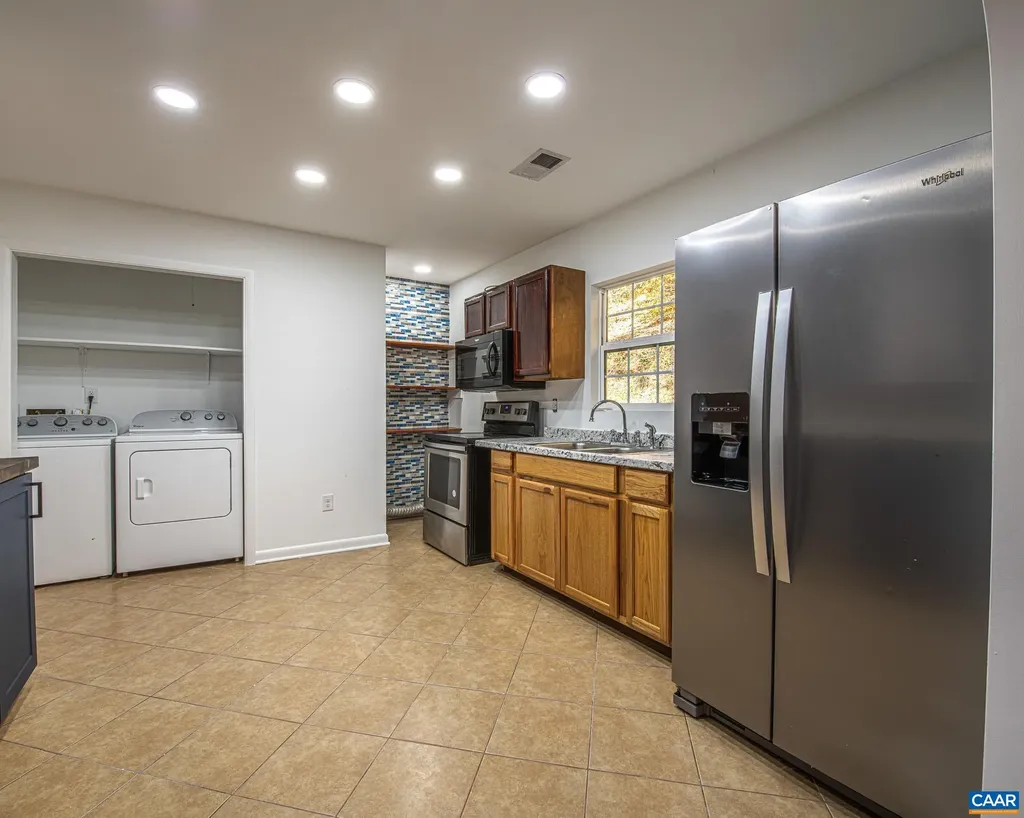 3189 James River Road Howardsville VA 24562