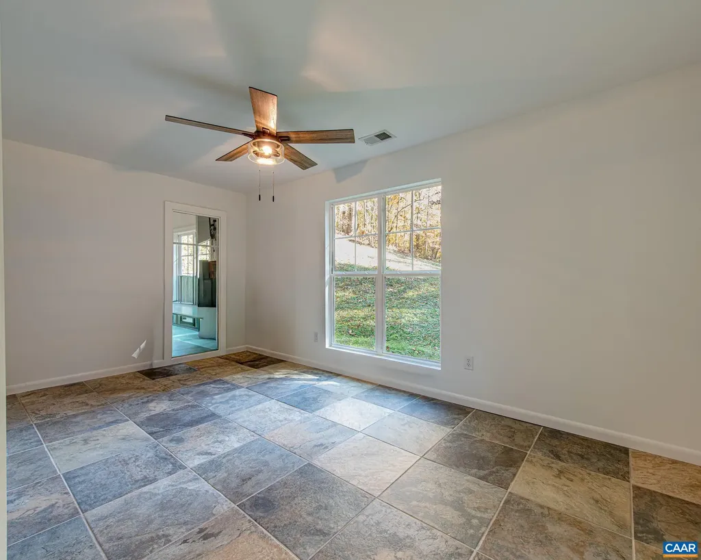 3189 James River Road Howardsville VA 24562