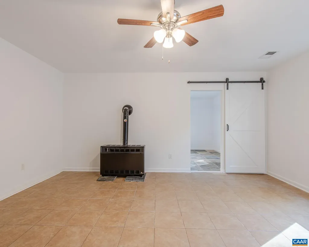 3189 James River Road Howardsville VA 24562