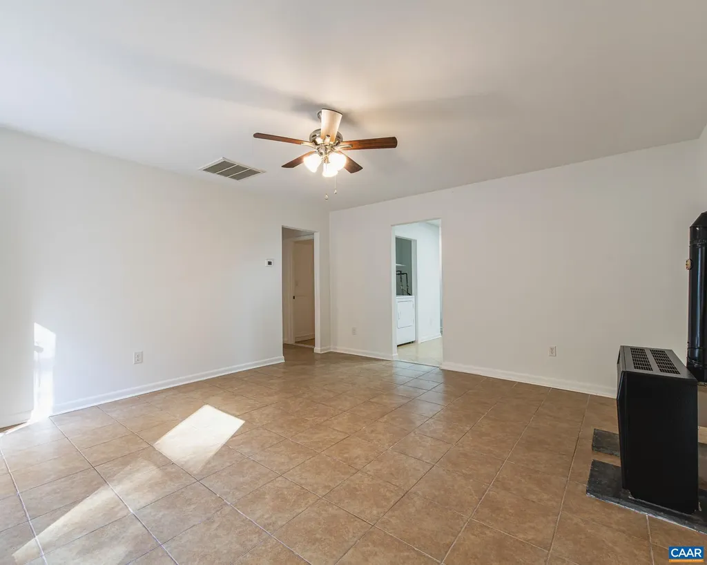 3189 James River Road Howardsville VA 24562