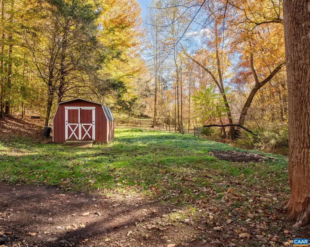 3189 James River Road Howardsville VA 24562