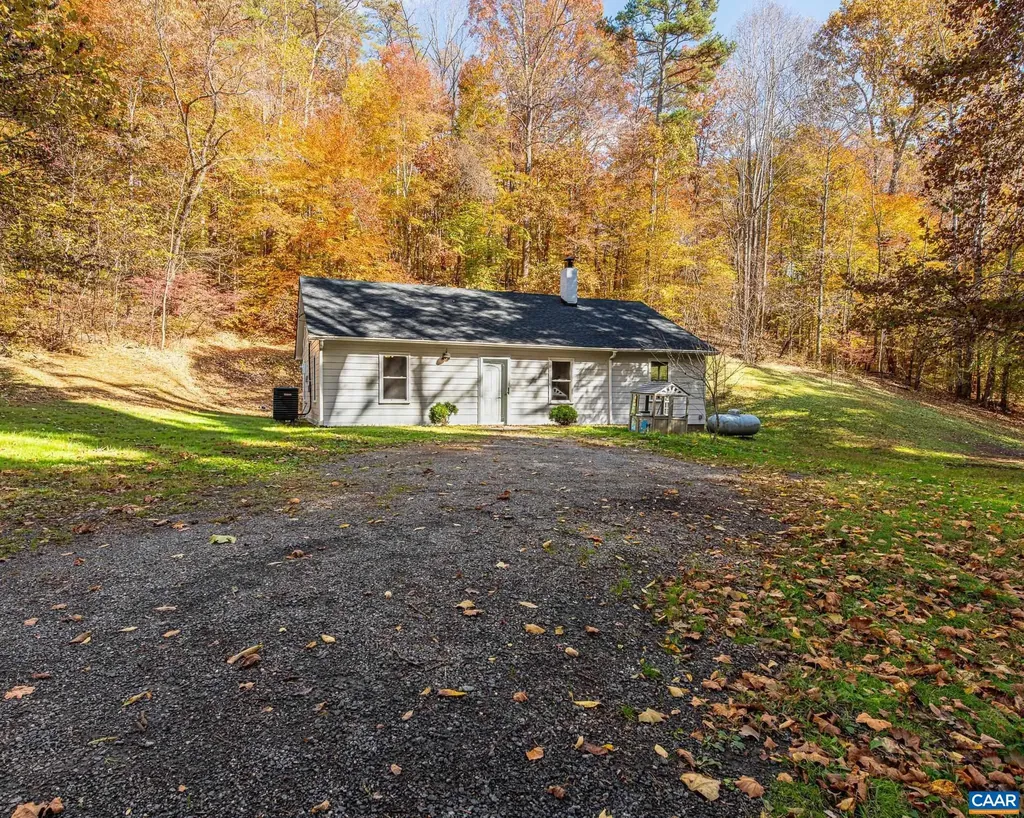 3189 James River Road Howardsville VA 24562