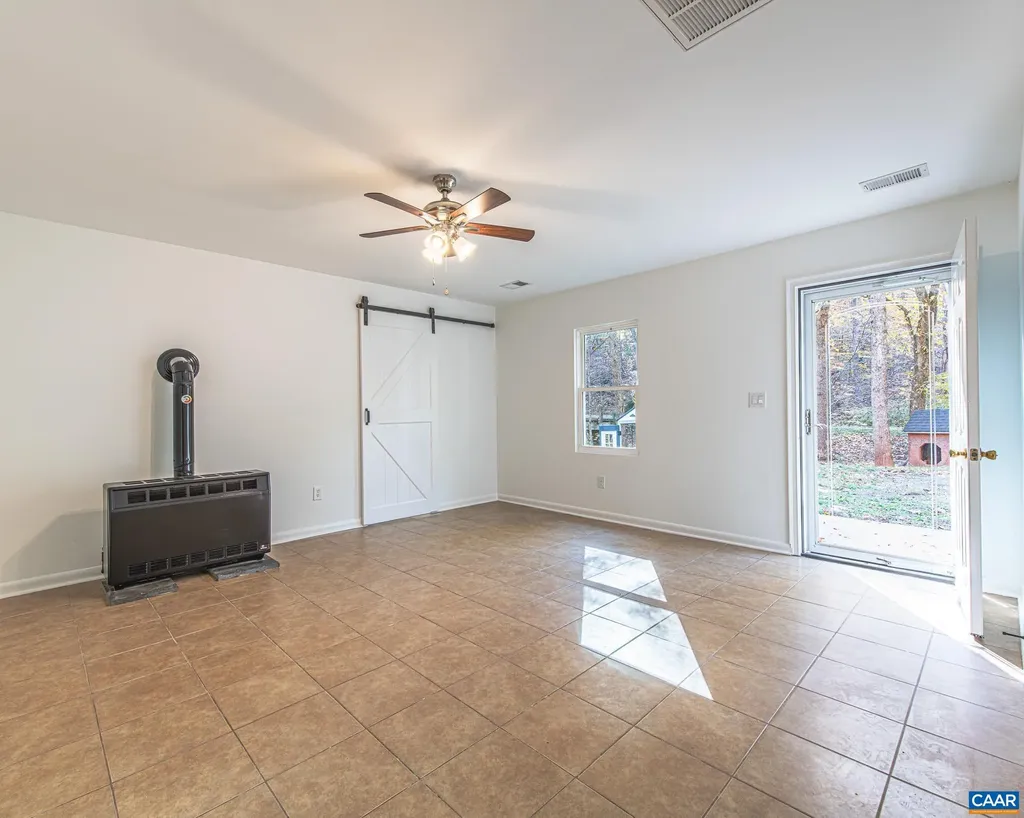 3189 James River Road Howardsville VA 24562