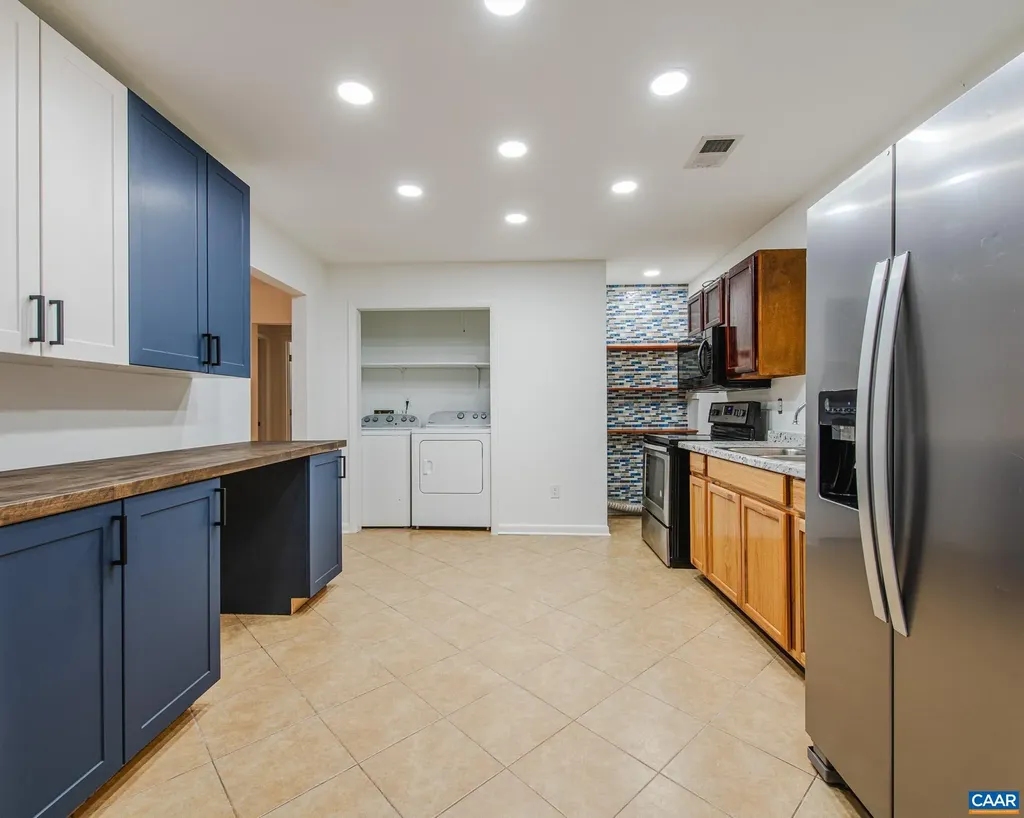 3189 James River Road Howardsville VA 24562