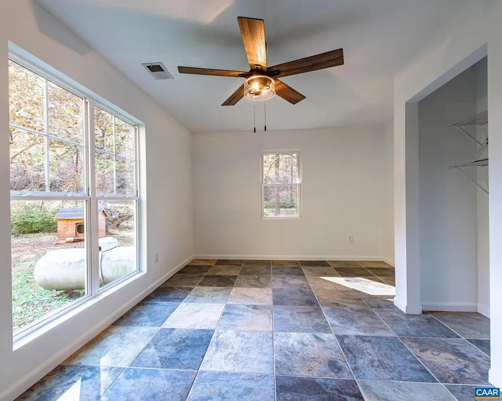 3189 James River Road Howardsville VA 24562