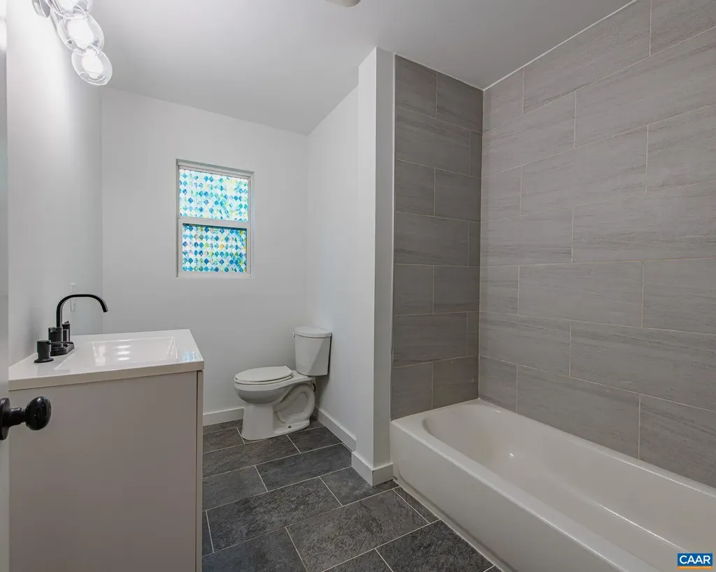 3189 James River Road Howardsville VA 24562