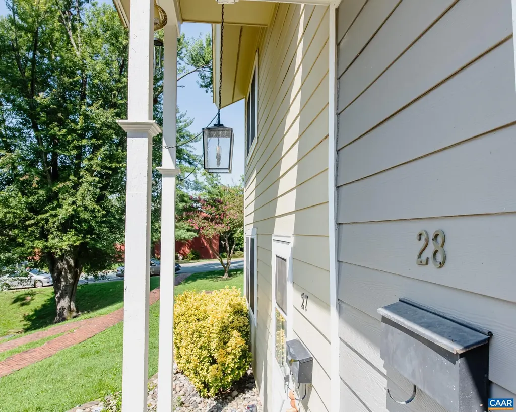 Charlottesville VA, 28 Woodlake Drive