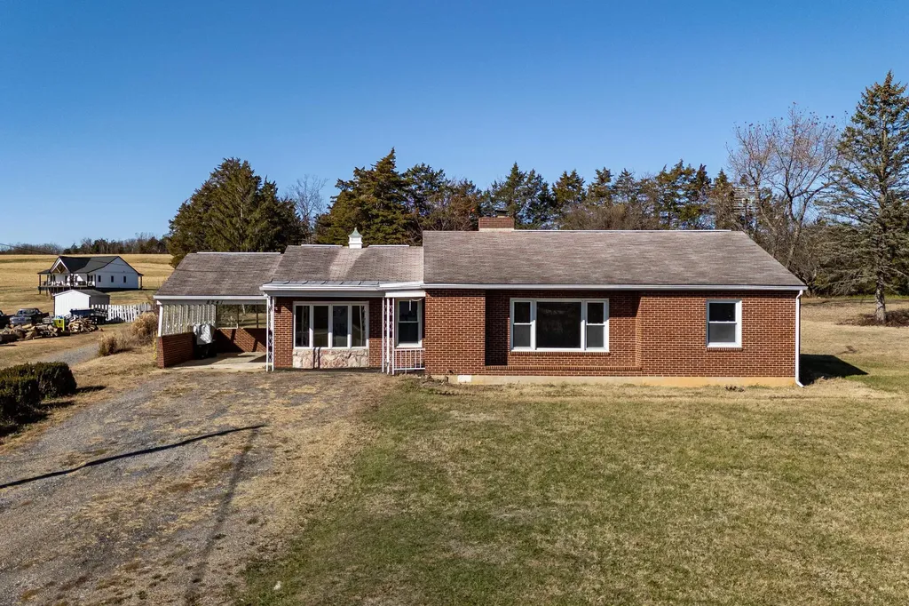 Harrisonburg VA, 8241 North Valley Pike