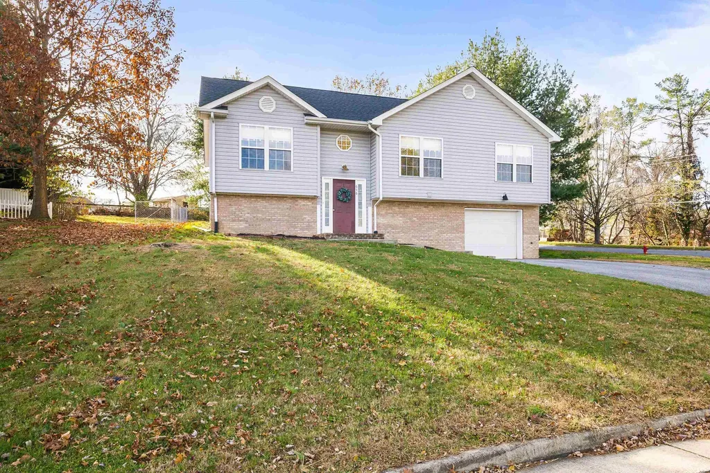 656 Edwardian Lane Waynesboro VA 22980
