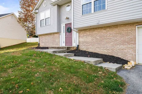 656 Edwardian Lane Waynesboro VA 22980