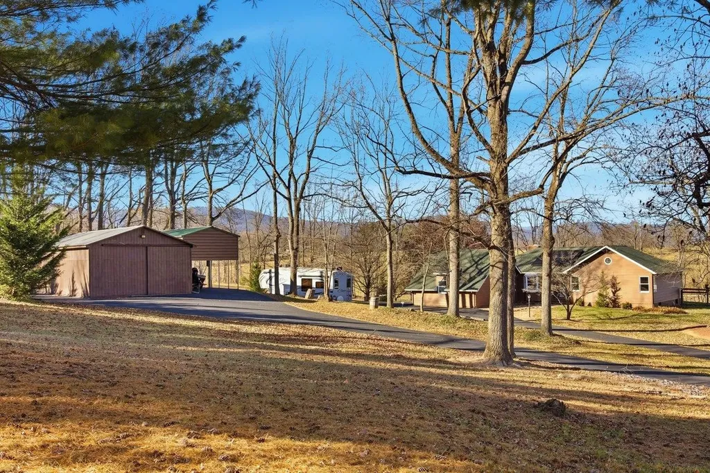 141 Lori Lane Churchville VA 24421