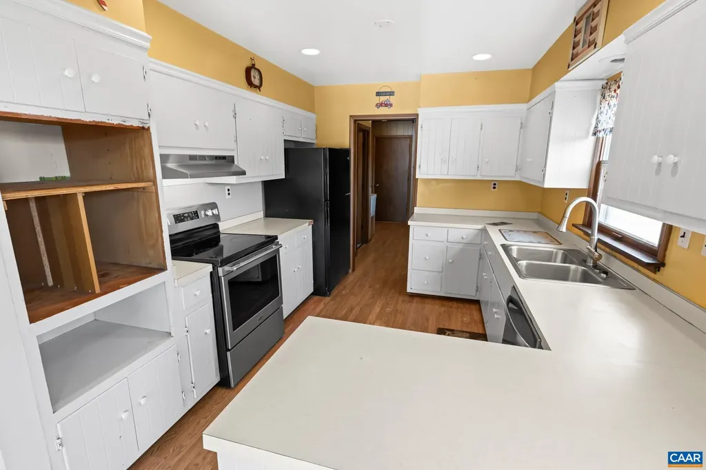 1753 North Lakeshore Drive Louisa VA 23093