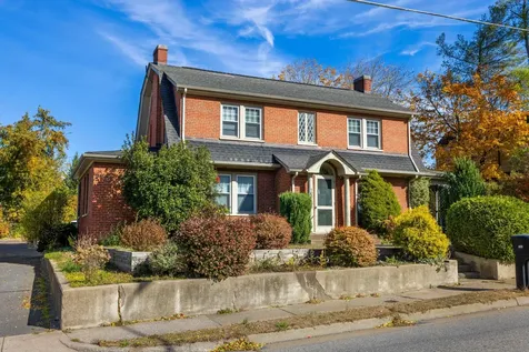 705 Richmond Avenue Staunton VA 24401