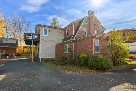 705 Richmond Avenue Staunton VA 24401