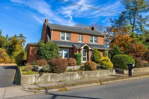 705 Richmond Avenue Staunton VA 24401