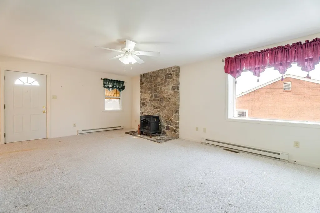 179 3rd Street Broadway VA 22815