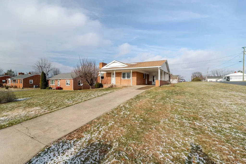 179 3rd Street Broadway VA 22815