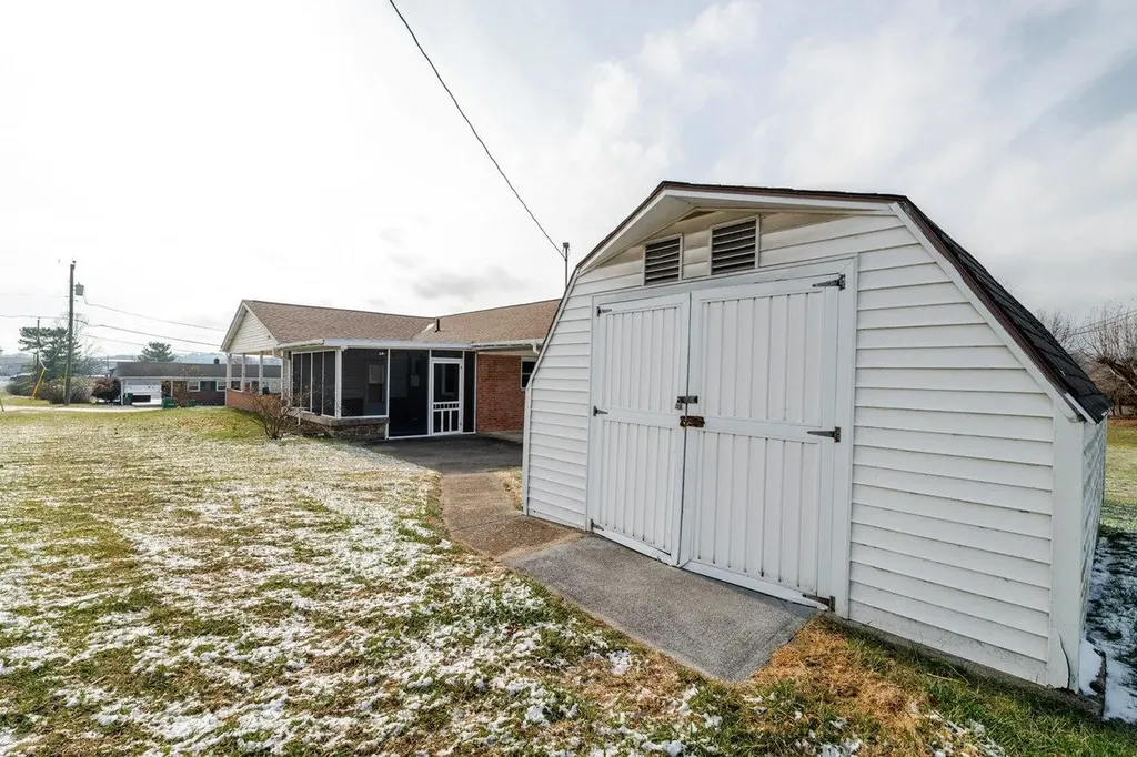 179 3rd Street Broadway VA 22815