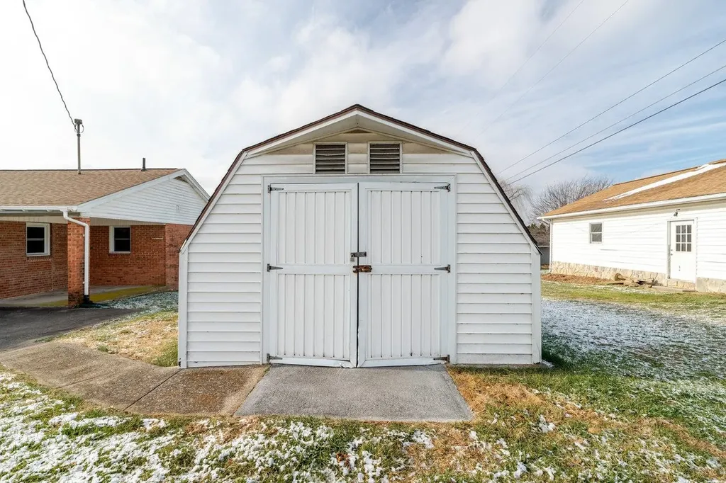 179 3rd Street Broadway VA 22815