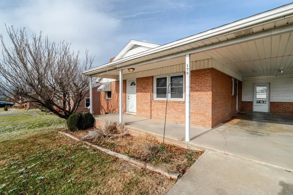 179 3rd Street Broadway VA 22815