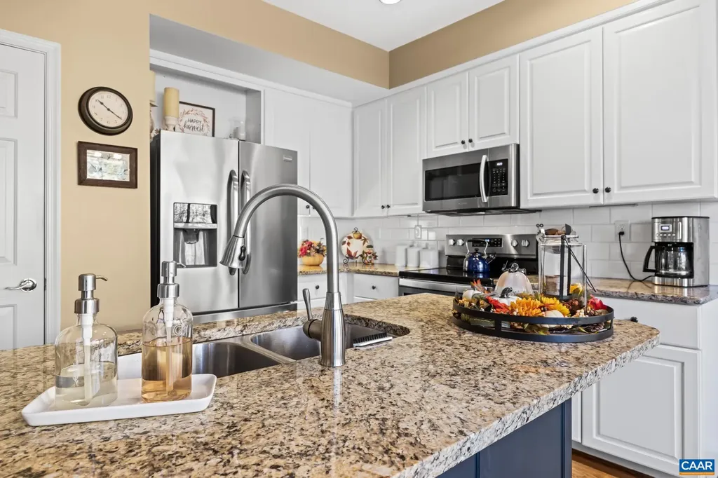 2876 Stratford Glen Way Charlottesville VA 22911