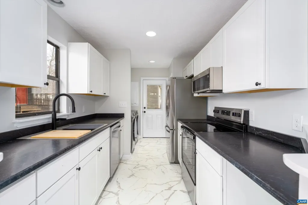 23 Stonewall Road Palmyra VA 22963