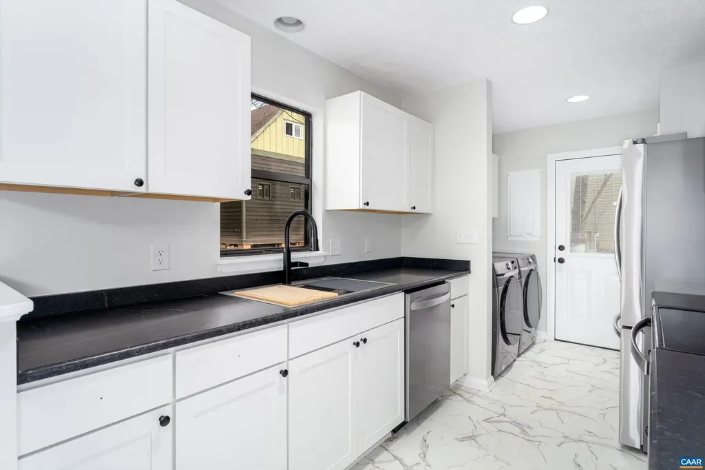 23 Stonewall Road Palmyra VA 22963