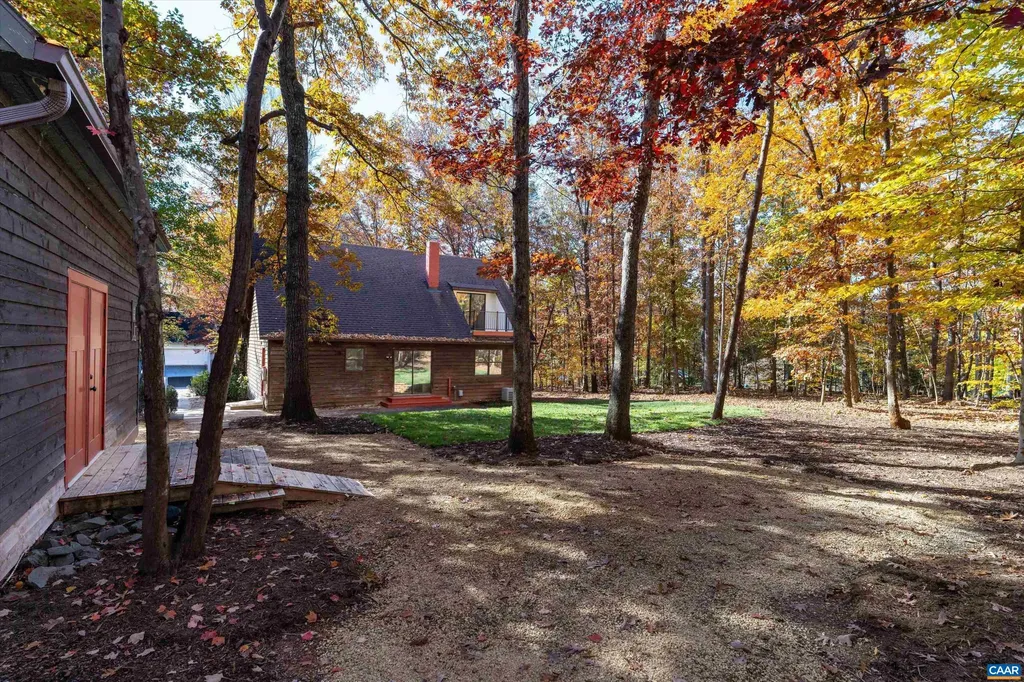 23 Stonewall Road Palmyra VA 22963