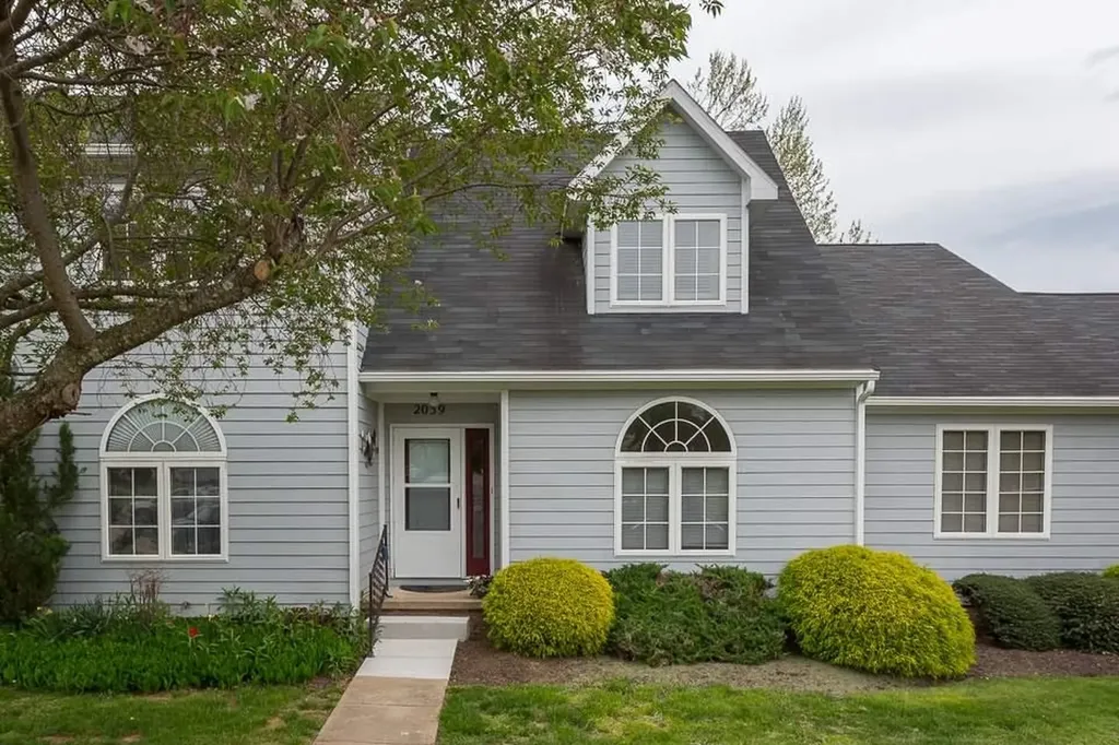 Waynesboro VA, 2039 Hampton Drive