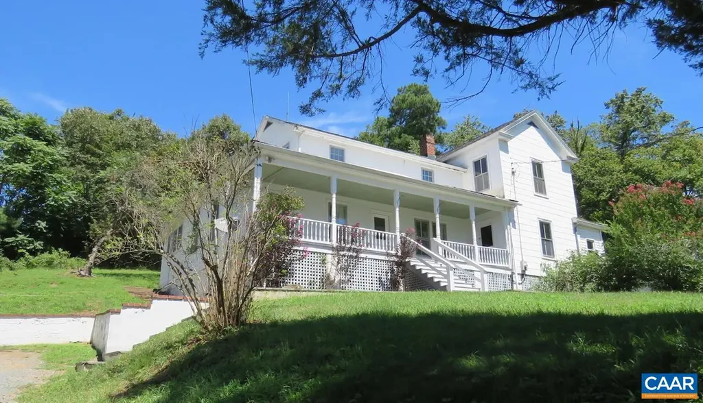 740 Canal Street Scottsville VA 24590