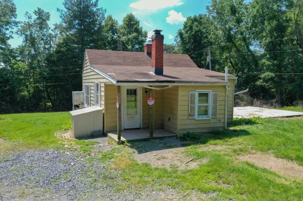 10039 Jess Arey Lane Dayton VA 22821