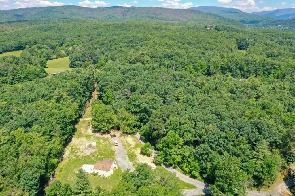 10039 Jess Arey Lane Dayton VA 22821