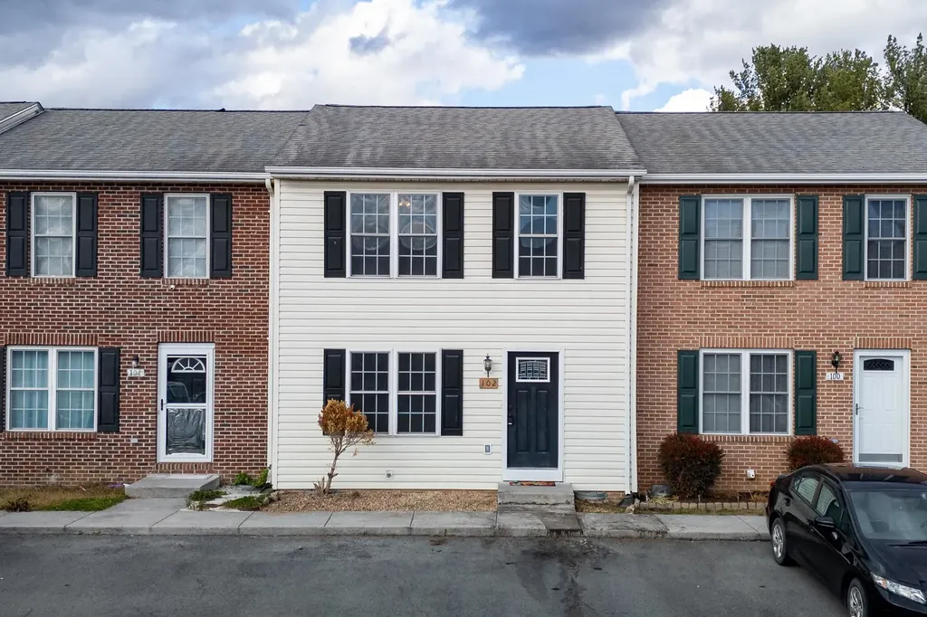 102 Kadies Lane Edinburg VA 22824