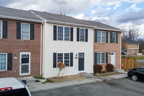 102 Kadies Lane Edinburg VA 22824