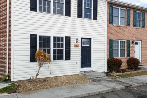 102 Kadies Lane Edinburg VA 22824