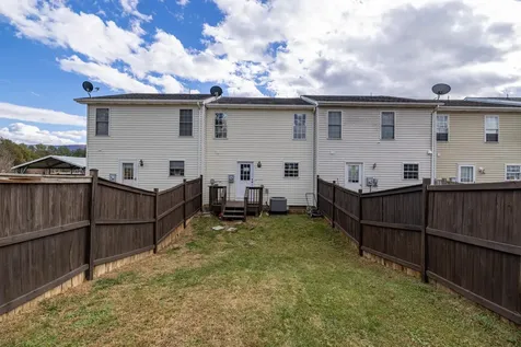 102 Kadies Lane Edinburg VA 22824