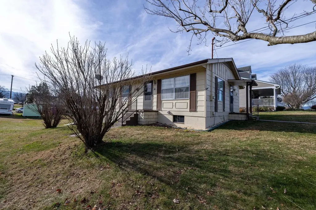 502 Seventh Street Elkton VA 22827