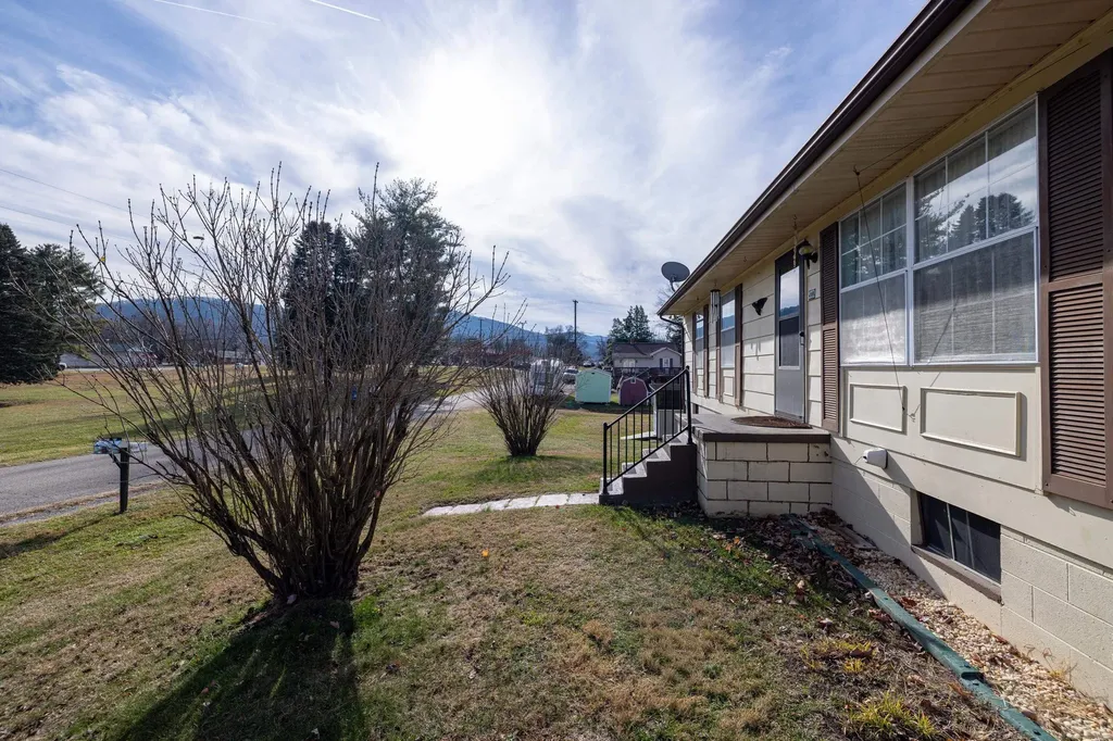 502 Seventh Street Elkton VA 22827