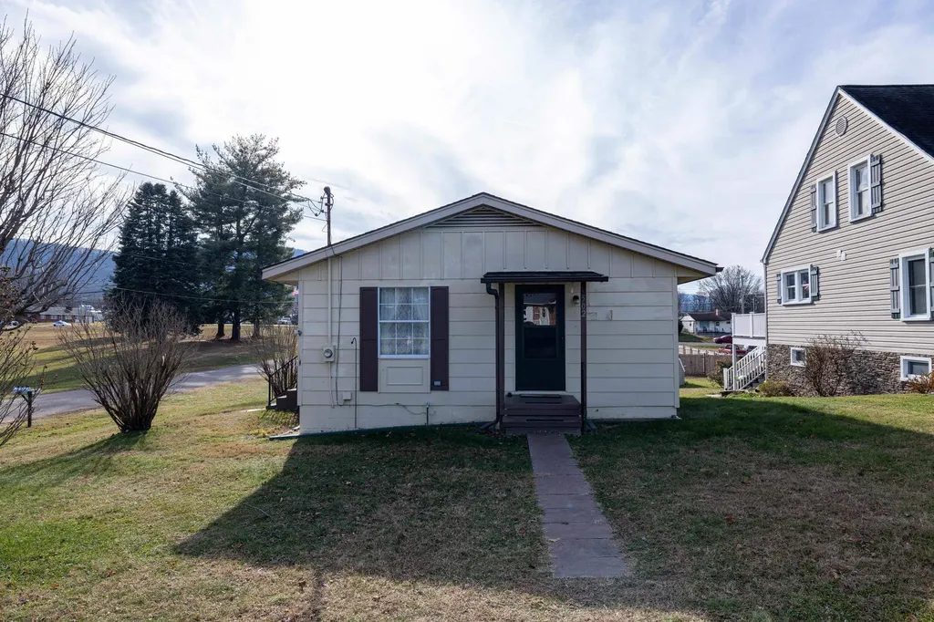 502 Seventh Street Elkton VA 22827