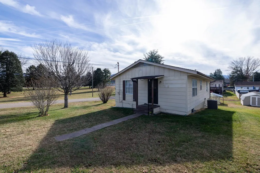 502 Seventh Street Elkton VA 22827