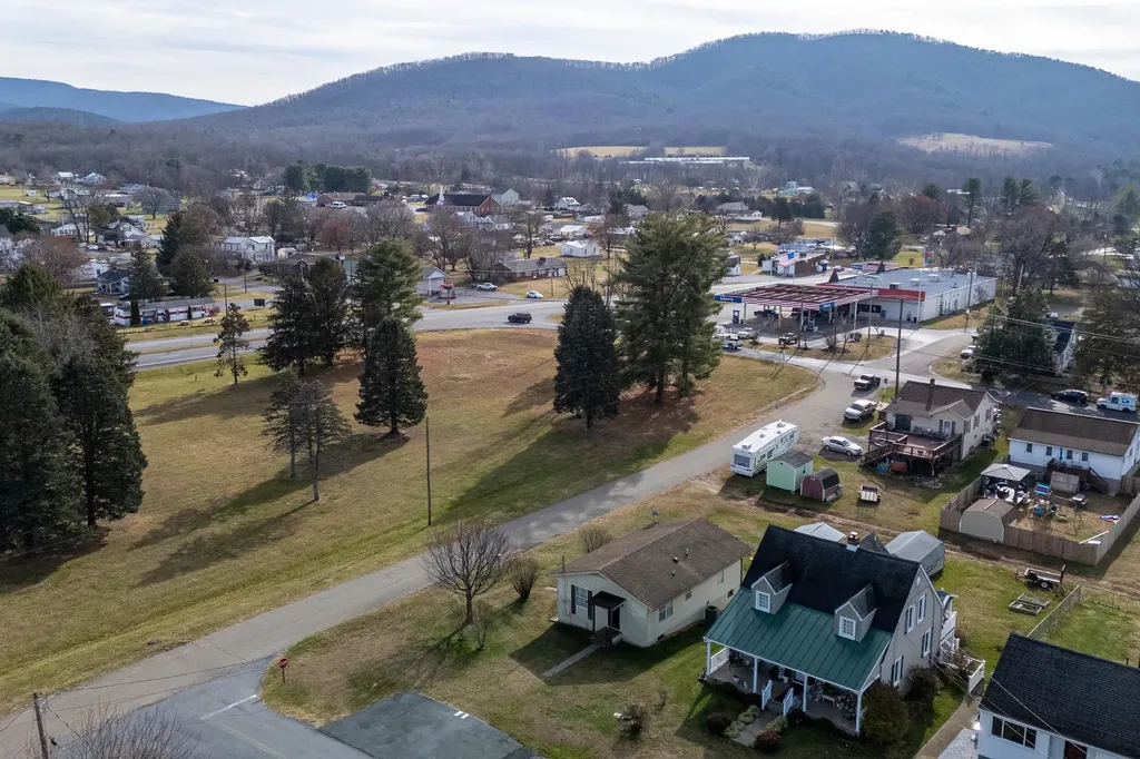 502 Seventh Street Elkton VA 22827