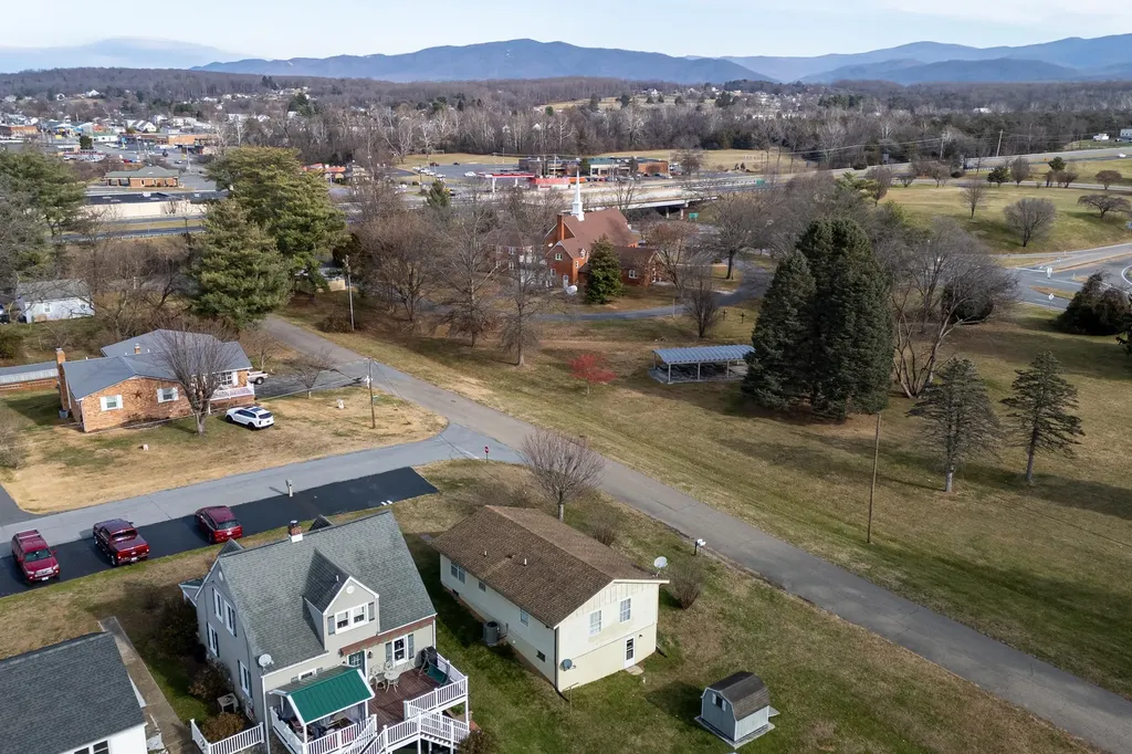 502 Seventh Street Elkton VA 22827